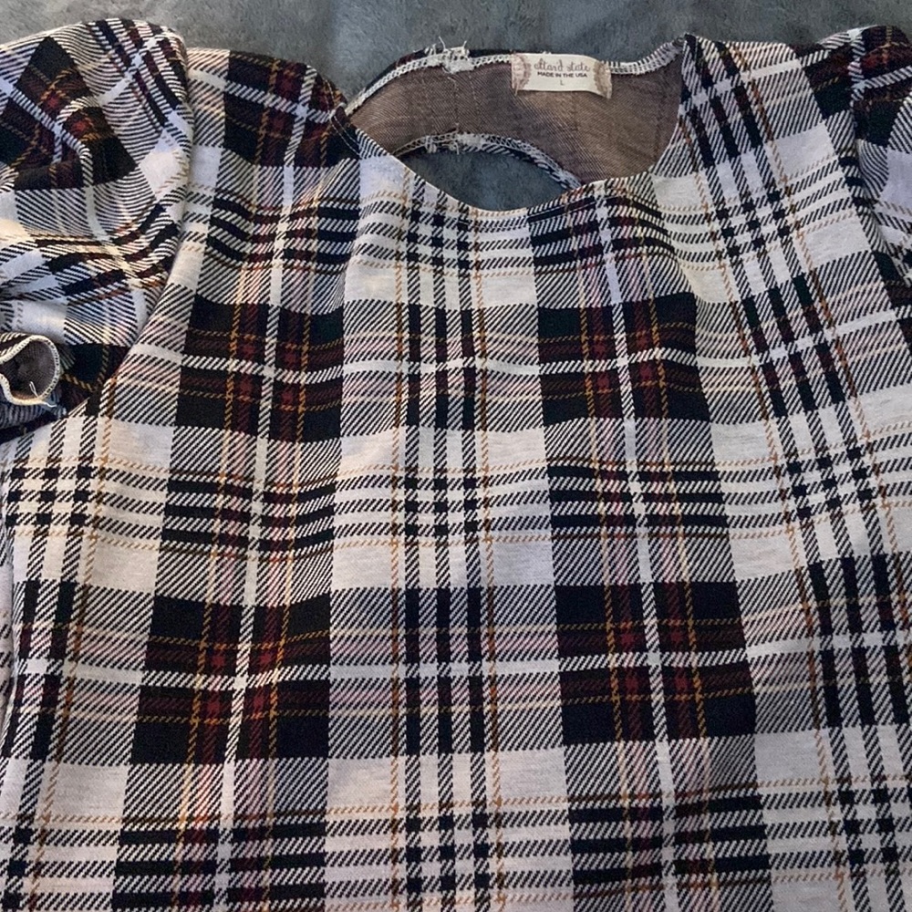 Super cute top, only worn once when i visited NYC. cute for pictures!!